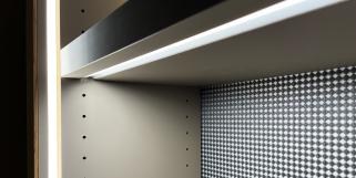 Licht an – innovative Ladenbaukonzepte. Lichtleisten im Fokus! 