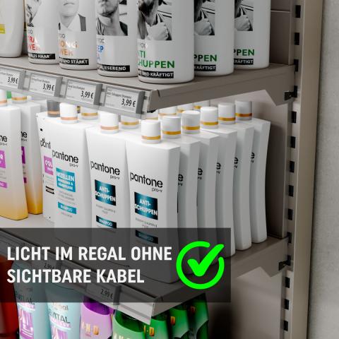 Licht im Regal ohne sichtbare Kabel
