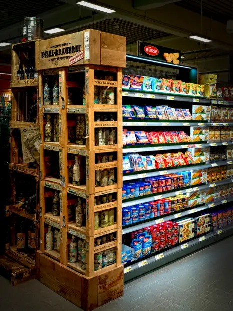 Süßwarenabteilung bei EDEKA Göbel mit modernen LED-Lichtleisten