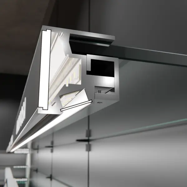 Montagesituation der LED-Lichtleiste G610 am Glasfachboden einer Parfümerie – hochwertige Produktbeleuchtung von DWD Concepts