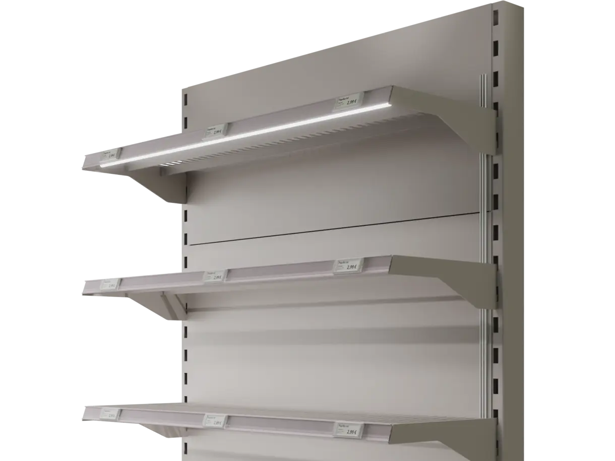 INWI X Magline Stromschiene montiert an der Rückwand eines Metallregals – flexible und moderne Stromführung von DWD Concepts