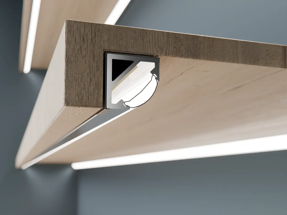 Eckprofilleuchte TITA S montiert am vorderen Regalfachboden – präzise LED-Beleuchtung von DWD Concepts